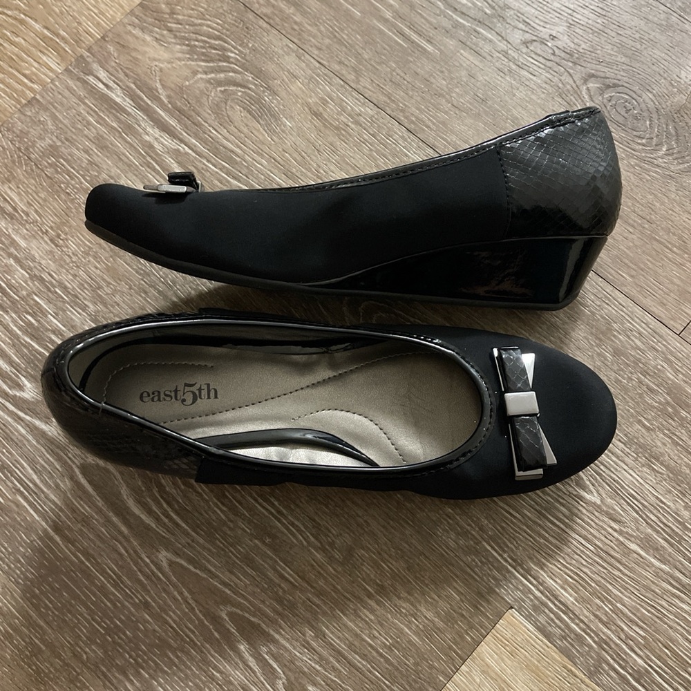 90s vintage Black patent leather bow mini heels